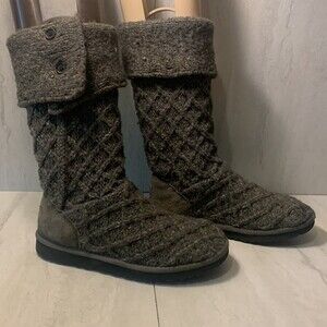 UGG Gray Cardy Knit Logo Button Tall Sweater Boots Size 8/39 Pre-Owned SN#3066